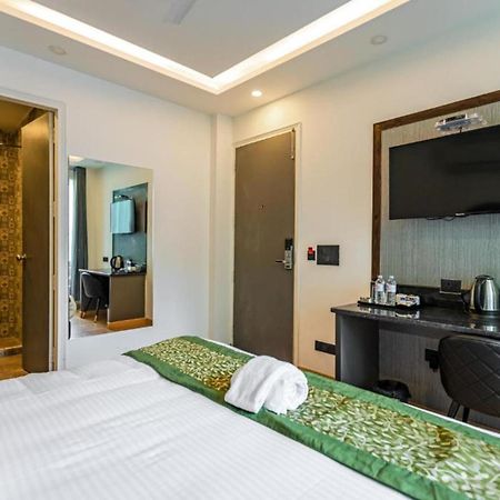 Hotel Mayur At Cr Park ניו דלהי מראה חיצוני תמונה